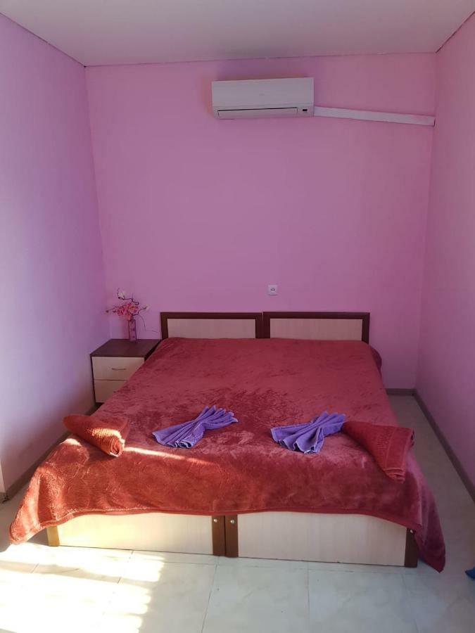 Solnechny Bereg Guest House Gudauta Exterior photo